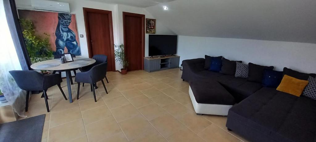 AirPortOne - Two-Bedroom Apartment