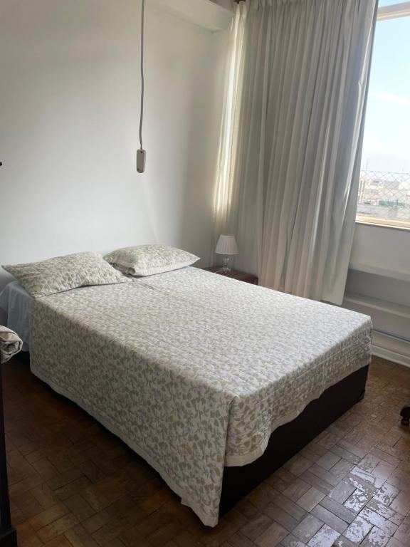 Uma cama ou camas num quarto em Quarto em Apartamento