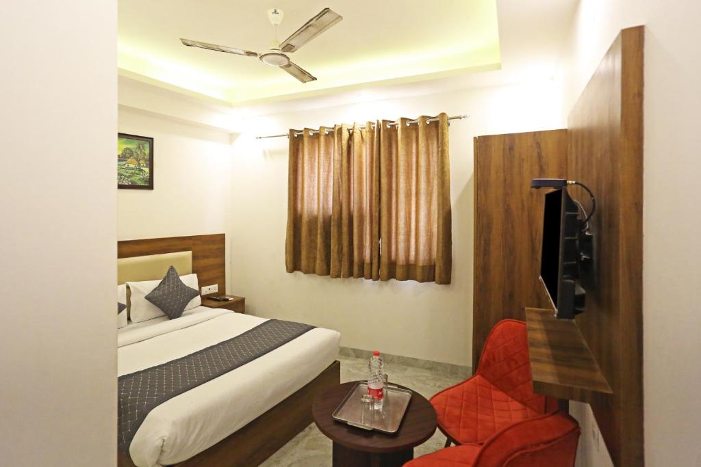 Postel nebo postele na pokoji v ubytování Hotel De Clark Residency Delhi Airport