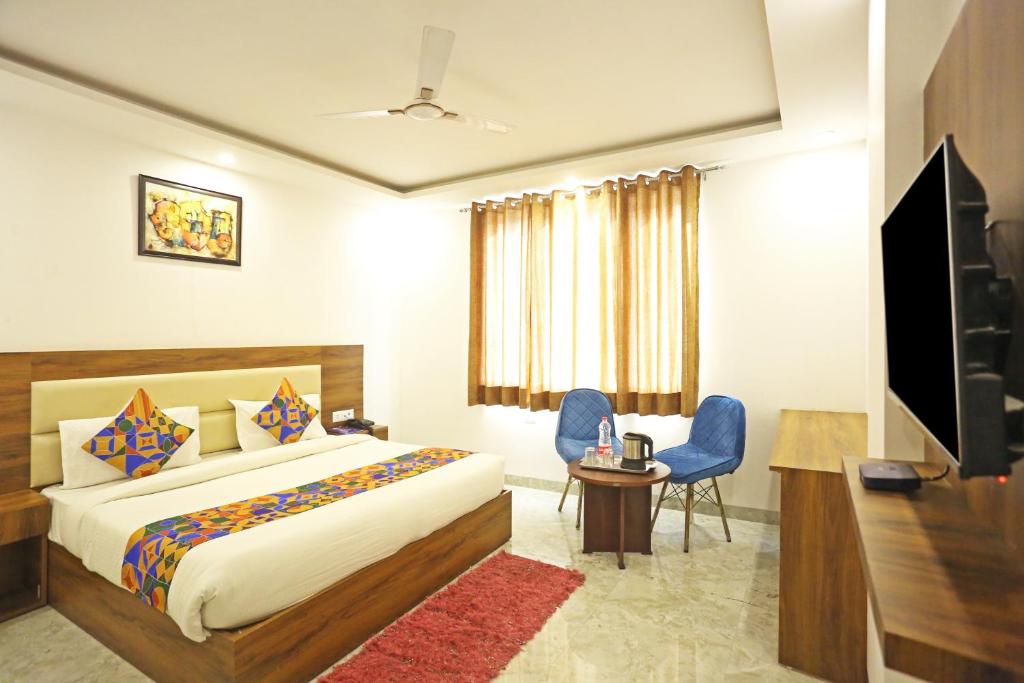 Postel nebo postele na pokoji v ubytování Hotel De Clark Residency Delhi Airport