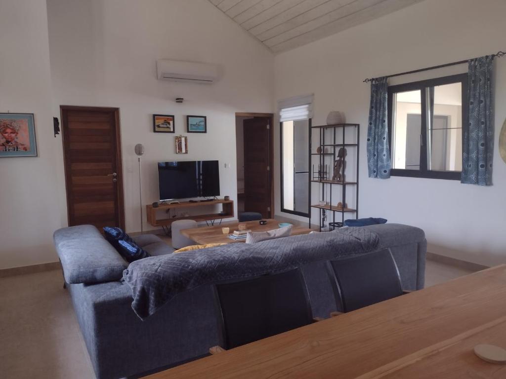 a living room with a couch and a table at Villa Rosso in Cap Skirring