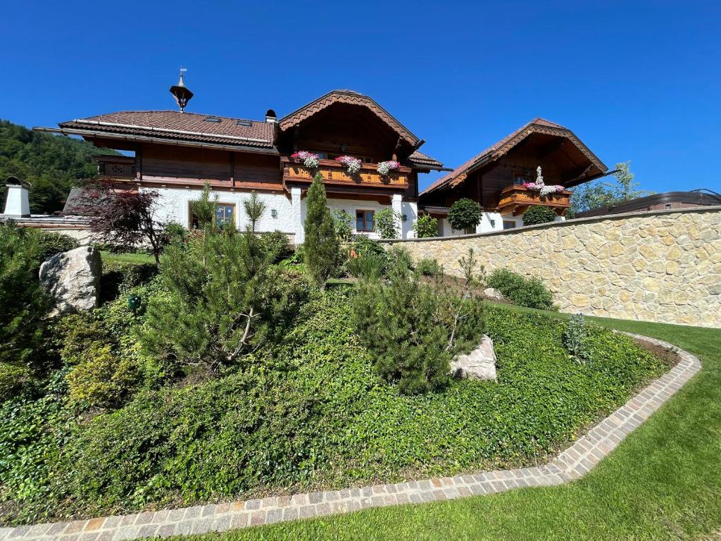 Giardino di Ferienwohnung Schossleitner - der Wohlfühl-Ansitz am Wolfgangsee mit Weitblick