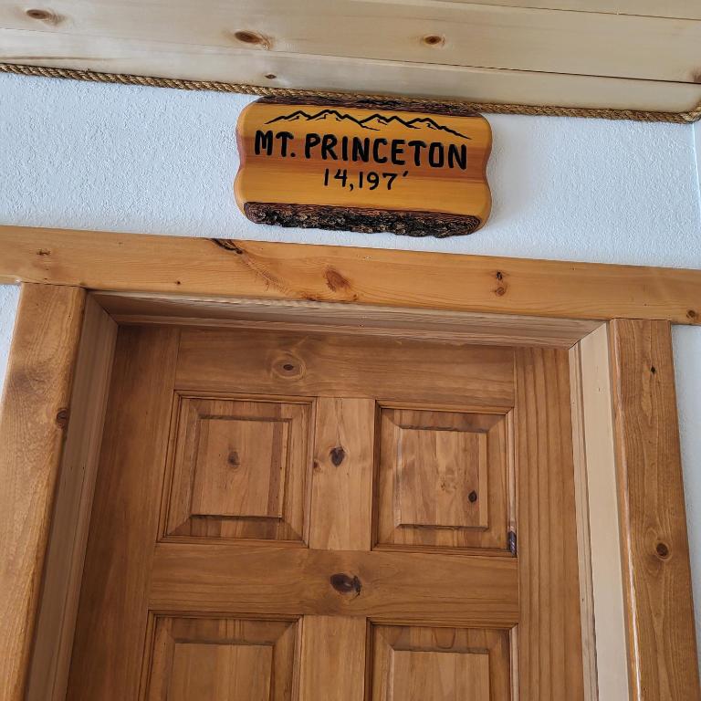 Certifikát, hodnocení, plakát nebo jiný dokument vystavený v ubytování BuffaloPeaks Lodge