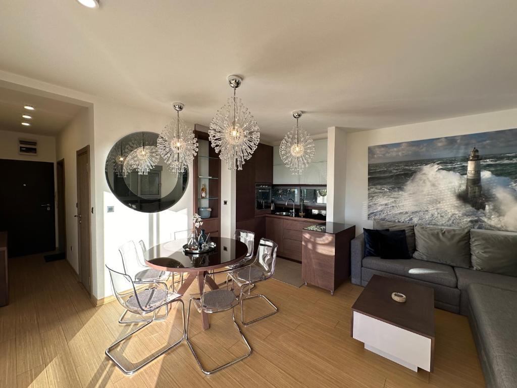 TV a/nebo společenská místnost v ubytování Apartment Kovacevic With Sea View