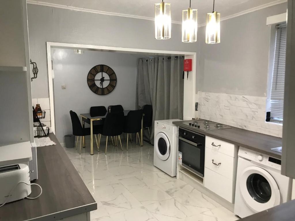 Kuchyň nebo kuchyňský kout v ubytování Rose Cottage