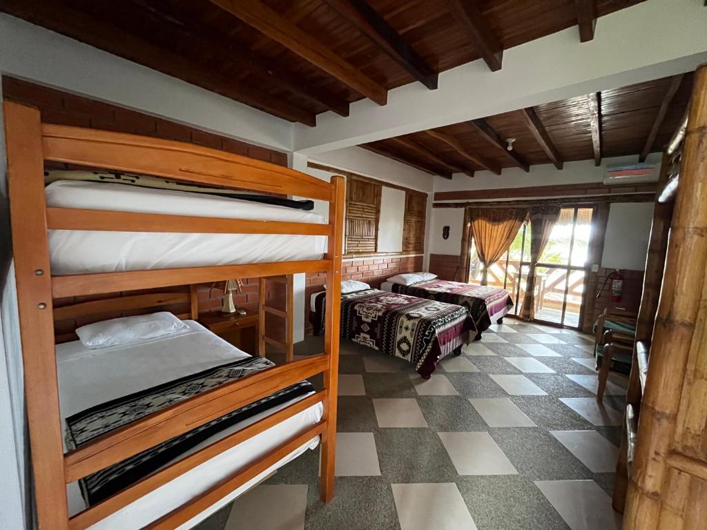 Postel nebo postele na pokoji v ubytování Victor Hugo Hotel