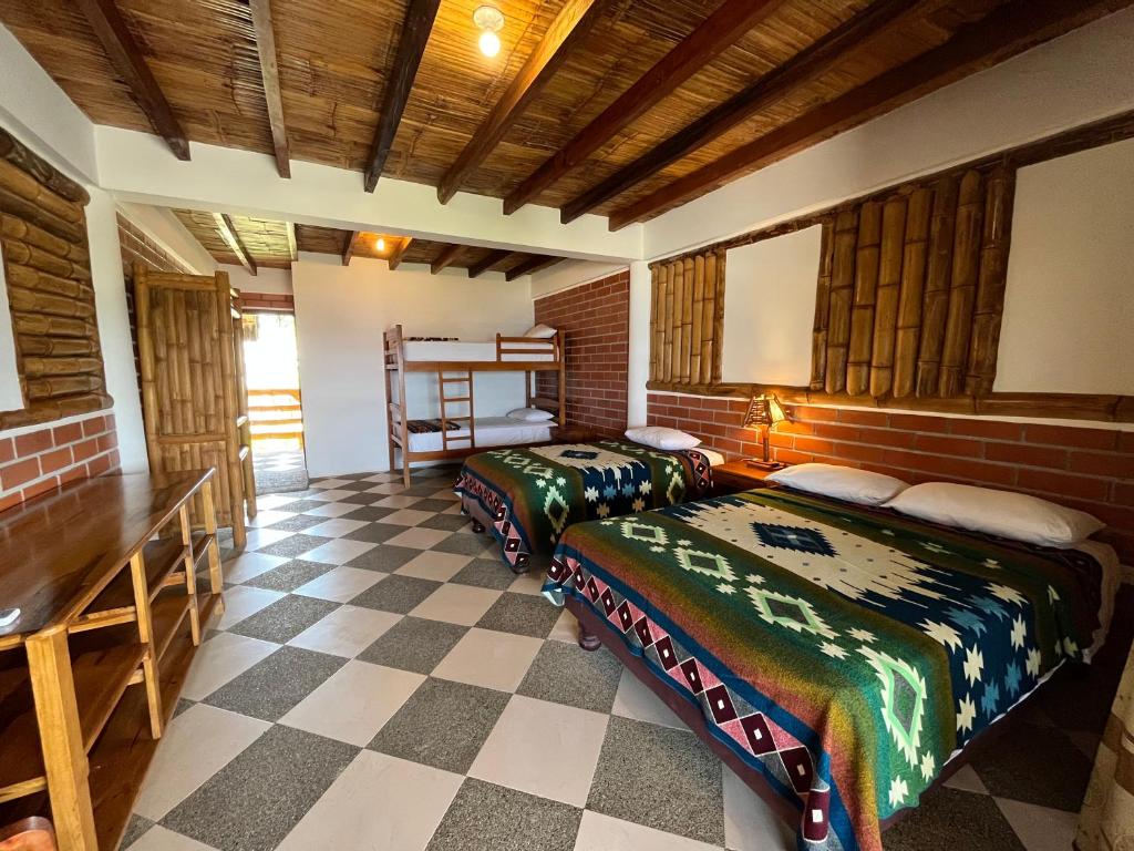 Postel nebo postele na pokoji v ubytování Victor Hugo Hotel