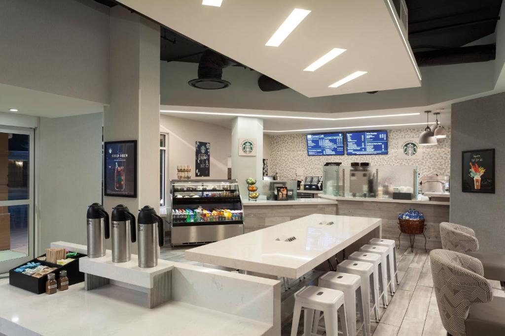 SpringHill Suites by Marriott Orlando Lake Buena Vista in Marriott Village photo