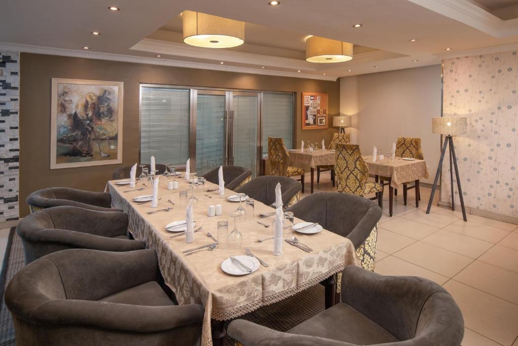 Posezení v ubytování Protea Hotel by Marriott Lagos Kuramo Waters