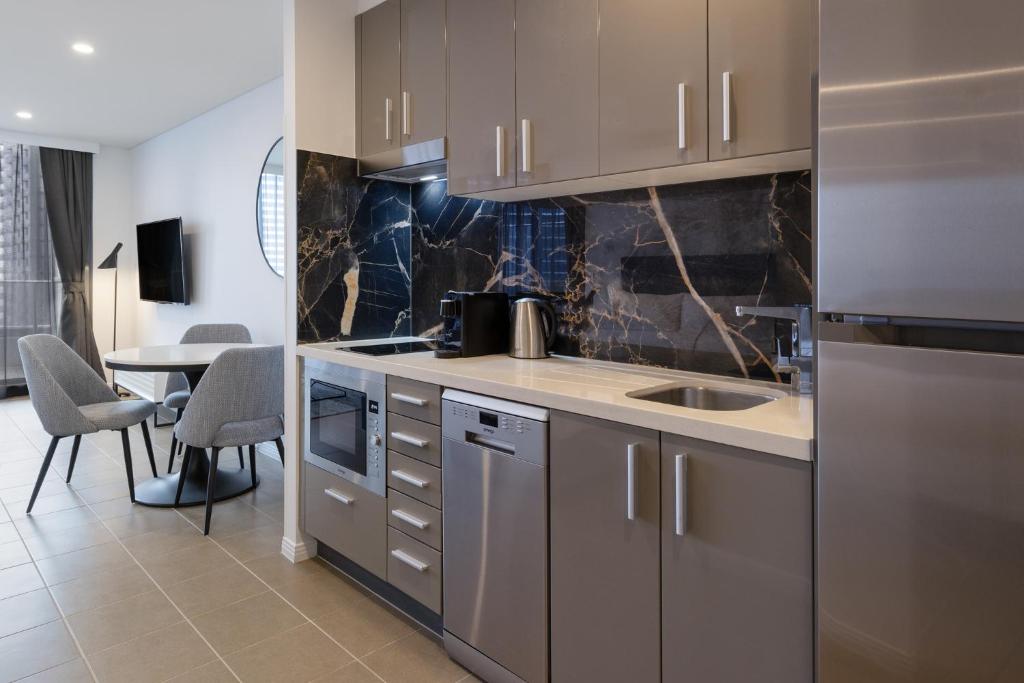 Meriton Suites Broadbeach - Resim 17