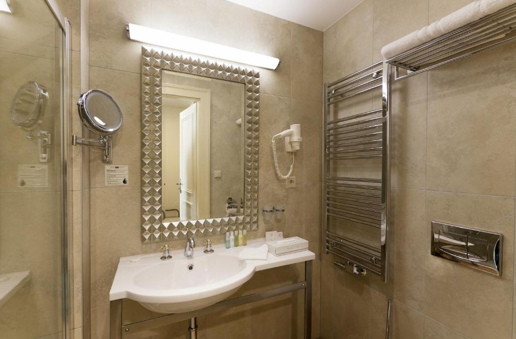 Grandhotel Ambassador Národní Dum - Resim 13