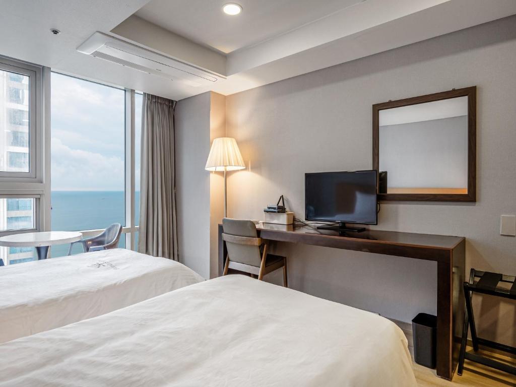 Haeundae Seacloud Hotel Residence - Superieure Tweeling Kamer Met Half Oceaan Uitzicht