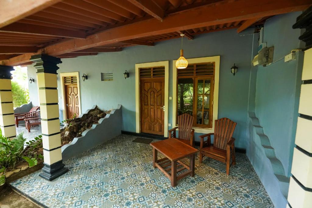 Sigiri Close-up View Guest - 15