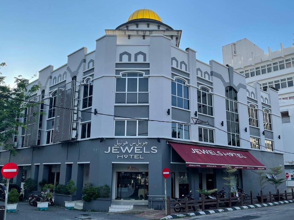 a building with a gold dome on top of it at Jewels Hotel in Kota Bharu