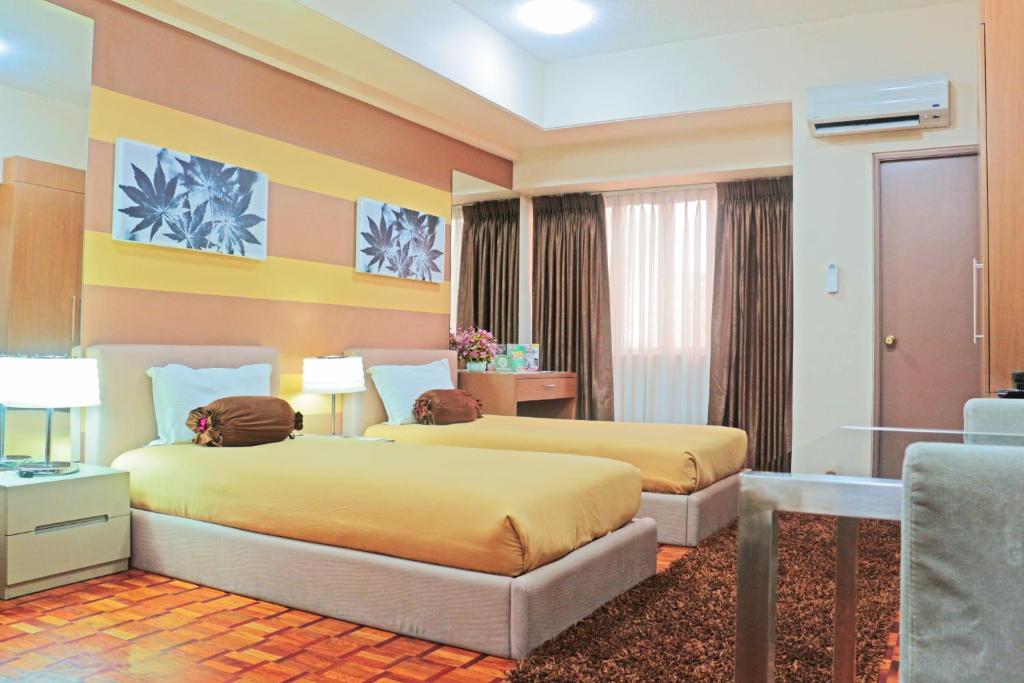 a hotel room with two beds in a room at Prince Plaza II Condotel in Manila