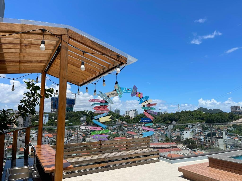 Fotografie z fotogalerie ubytování The Light Hostel v destinaci Ha Long