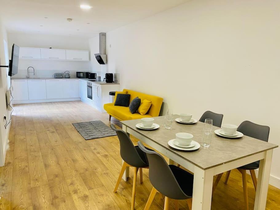 a dining room and kitchen with a table and chairs at Ten - Central Apartment - Contractors Professionals in Gloucester