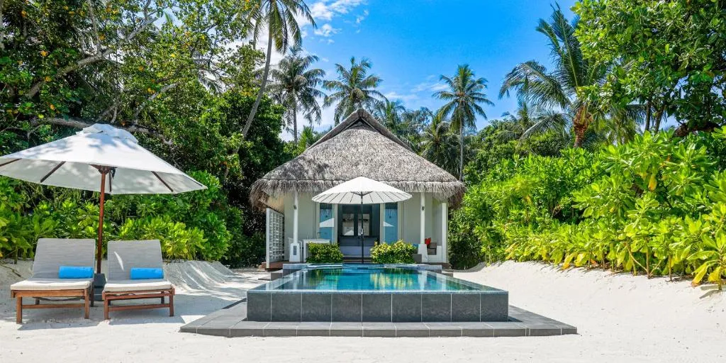 Beachfront Infinity Pool Villa
