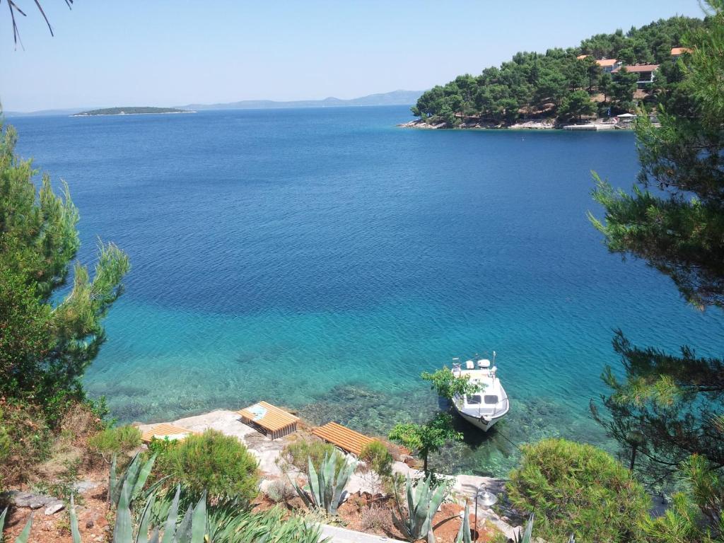 a boat in a large body of water at Apartment Viktor in Sali