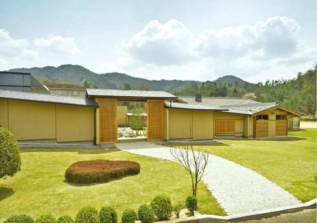 Nespecifikovaný výhled na hory nebo výhled na hory při pohledu z luxury tent
