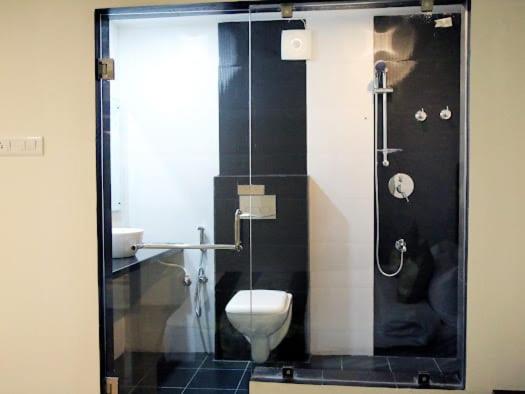 Um banheiro em Hotel Swathi Urban Nest