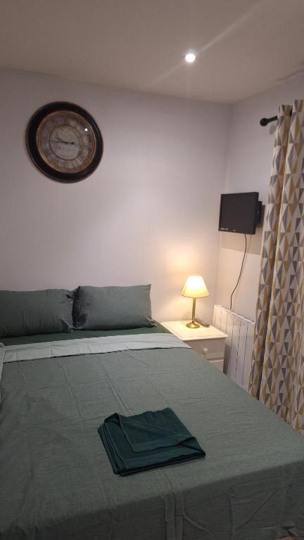Deluxe Single room only for one adult - Deluxe Single Room