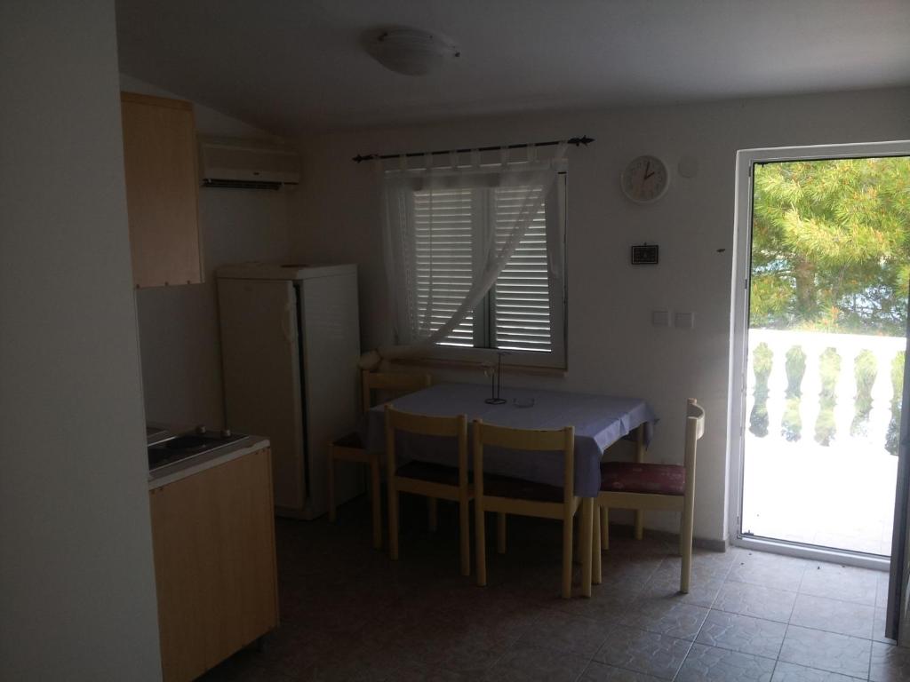 Kuchyňa alebo kuchynka v ubytovaní Apartment Viktor