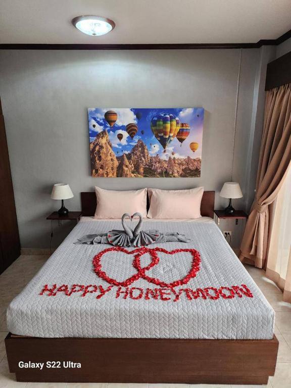Postel nebo postele na pokoji v ubytování S a f e Residence Patong