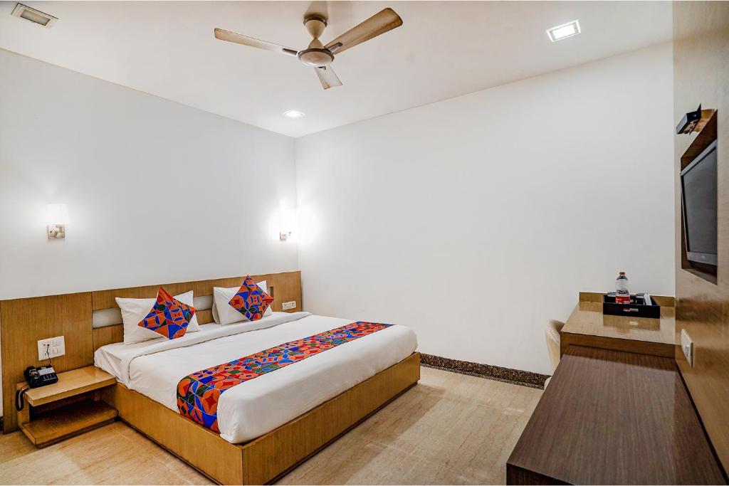 A bed or beds in a room at FabExpress Vasundhara Suits