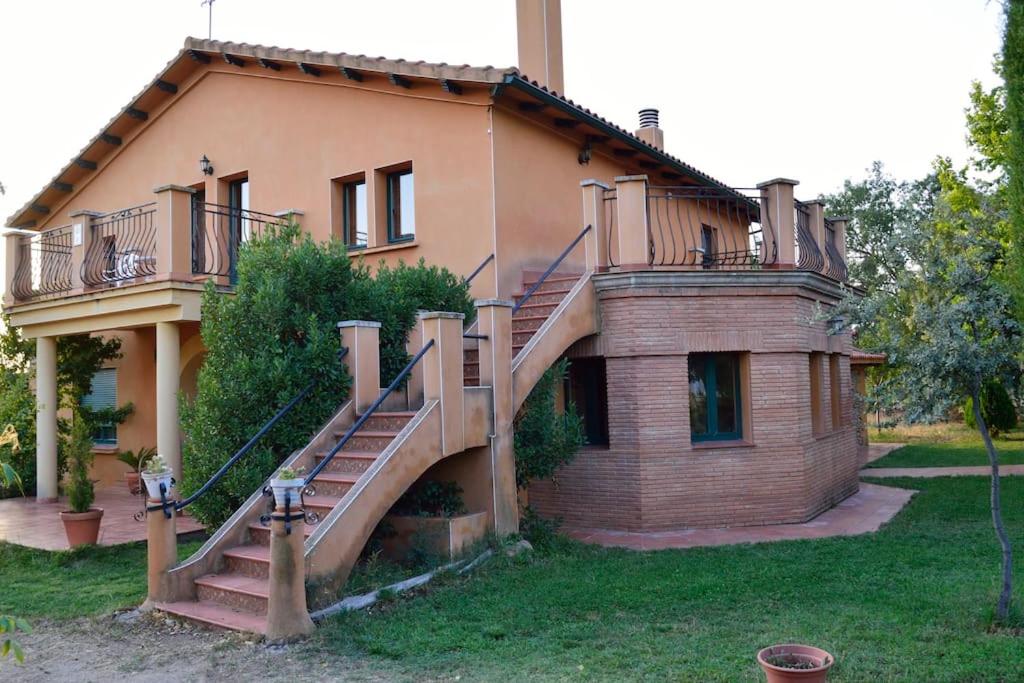 a large house with a staircase in front of it at Granja de Cantarinas in Ciudad-Rodrigo