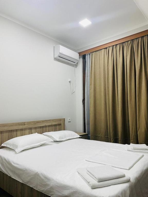 Postel nebo postele na pokoji v ubytování Mtirala National Park hotel ORBEZA