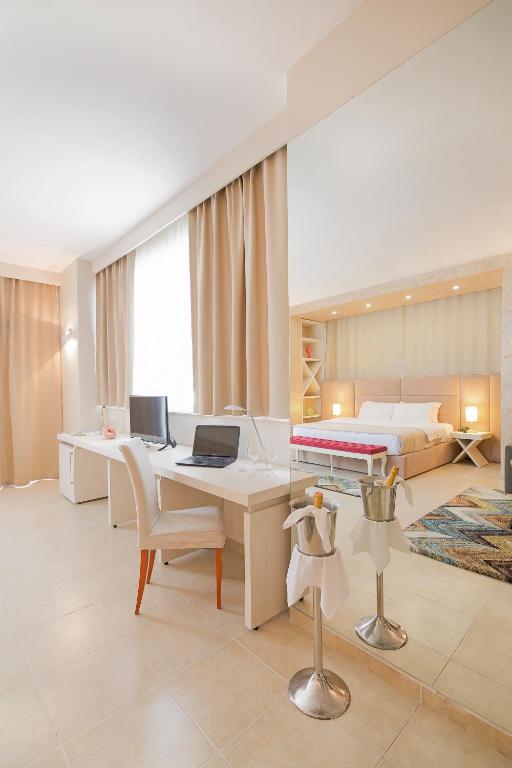 TV a/nebo společenská místnost v ubytování Horizont Hotel