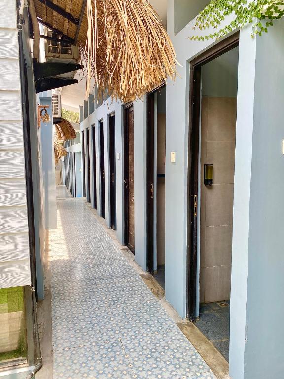 The Jungle Hostel Canggu - 1