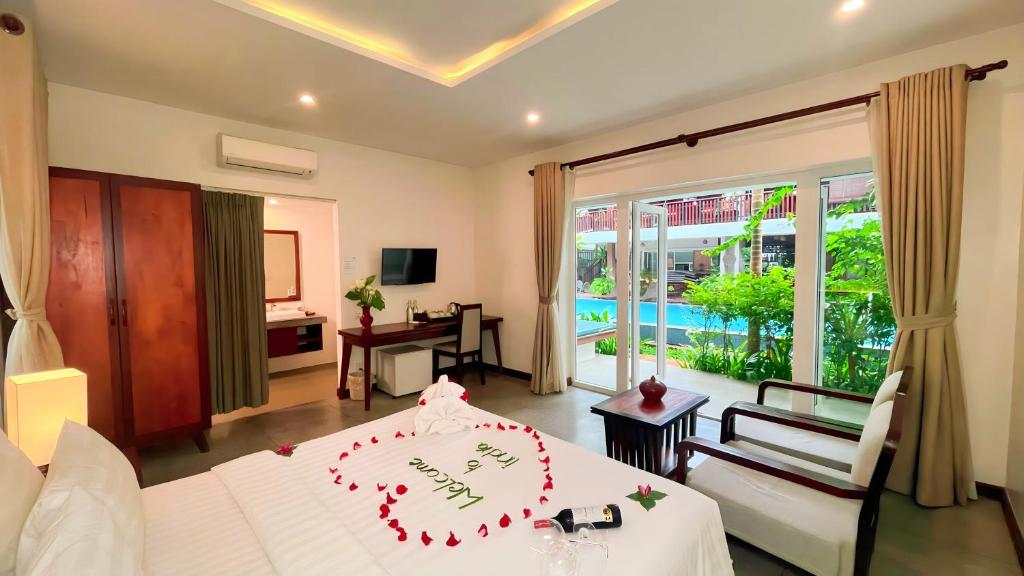 Postel nebo postele na pokoji v ubytování Indra Angkor Residence