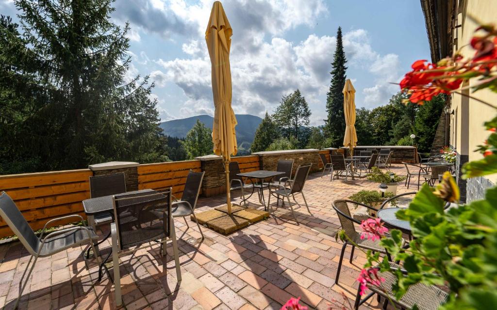 Nespecifikovaný výhled na hory nebo výhled na hory při pohledu z hotelu