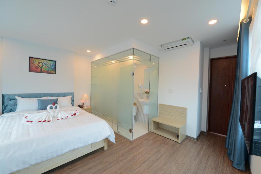 Postel nebo postele na pokoji v ubytování Hanoi Prime Garden Hotel & Spa