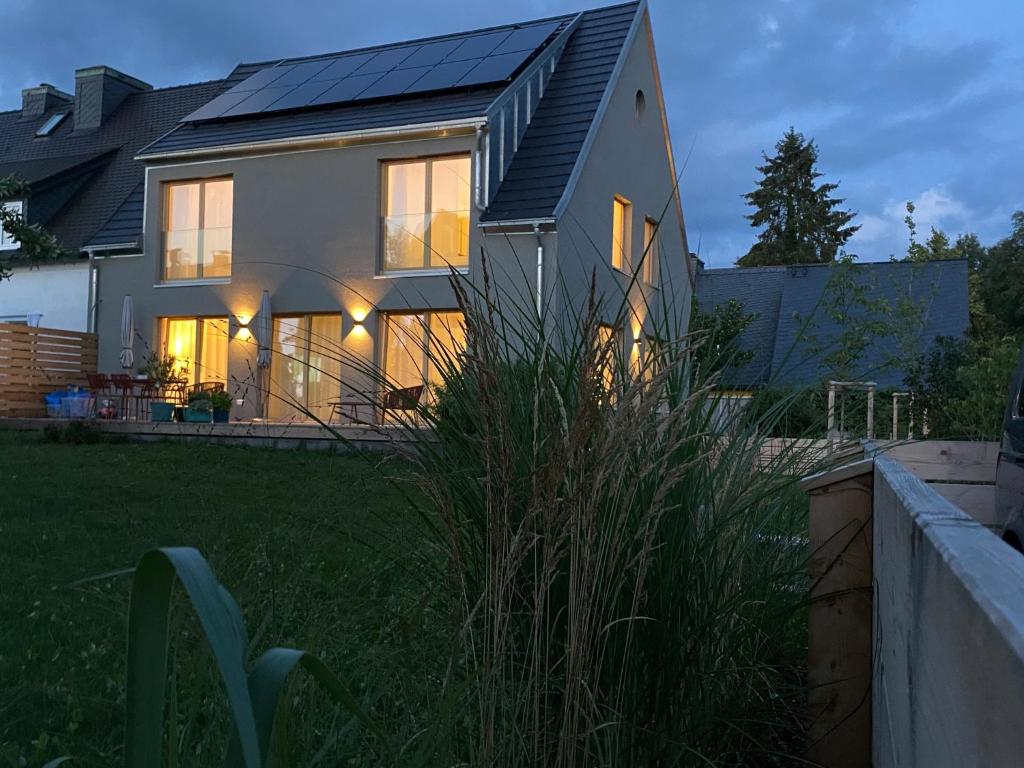 a house with solar panels on top of it at Das Lavendelhaus in Weißenstadt