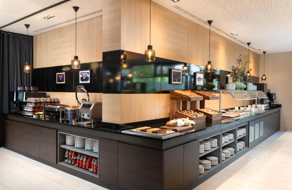 Kuchyň nebo kuchyňský kout v ubytování Leonardo Hotel Vienna Hauptbahnhof