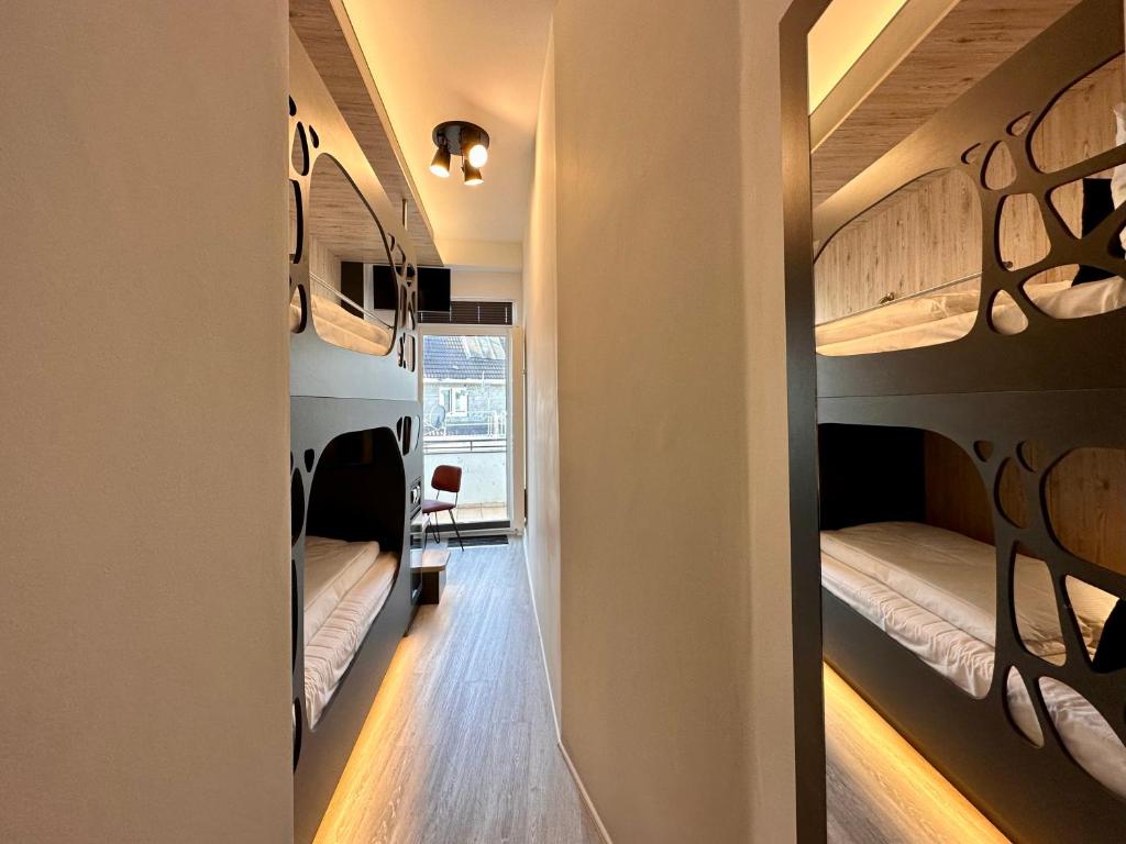SMARTY Cologne Dom Hotel - Boardinghouse - KONTAKTLOSER SELF CHECK-IN - Alkoof Tweepersoonskamer