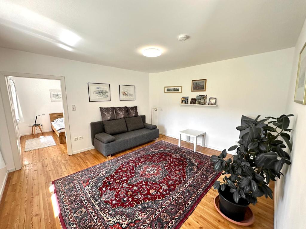 a living room with a couch and a rug at Salzkammergut Homes Gmunden - Haus im Grünen, Ruhe, großer eingezäunter Garten - ideal für Familien und Hunde in Pinsdorf