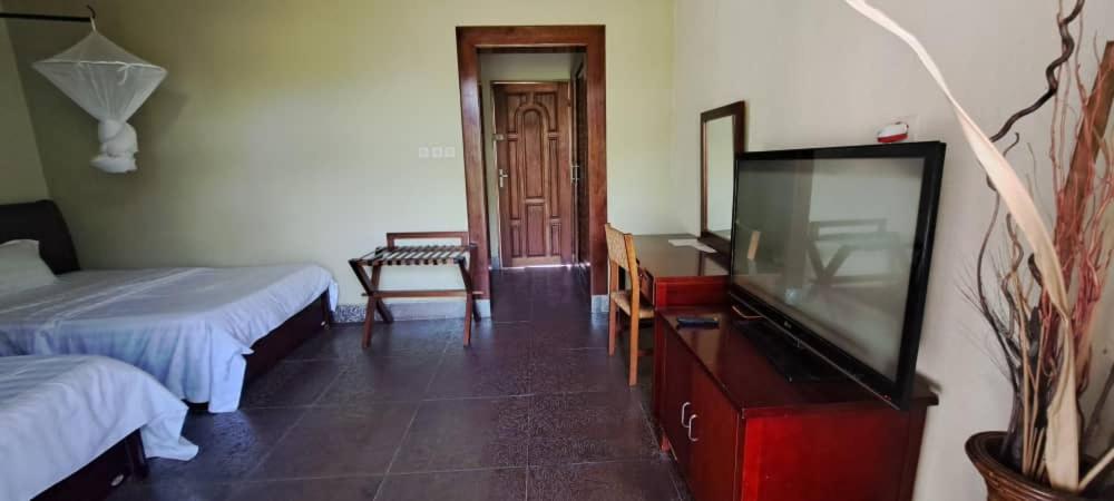 TV a/nebo společenská místnost v ubytování Hotel Safari Gate