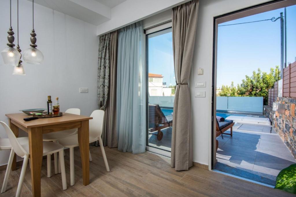 Balkón alebo terasa v ubytovaní Ammos Lux Apartments Crete