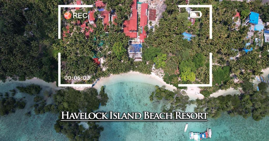 einen Luftblick auf ein Insel-Strandresort in der Unterkunft Havelock Island Beach Resort in Havelock Island