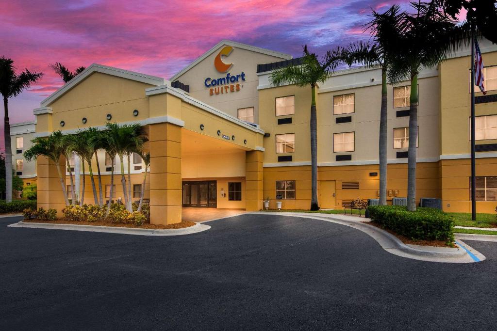 a hotel with a parking lot in front of it at Comfort Suites Vero Beach I-95 in Vero Beach