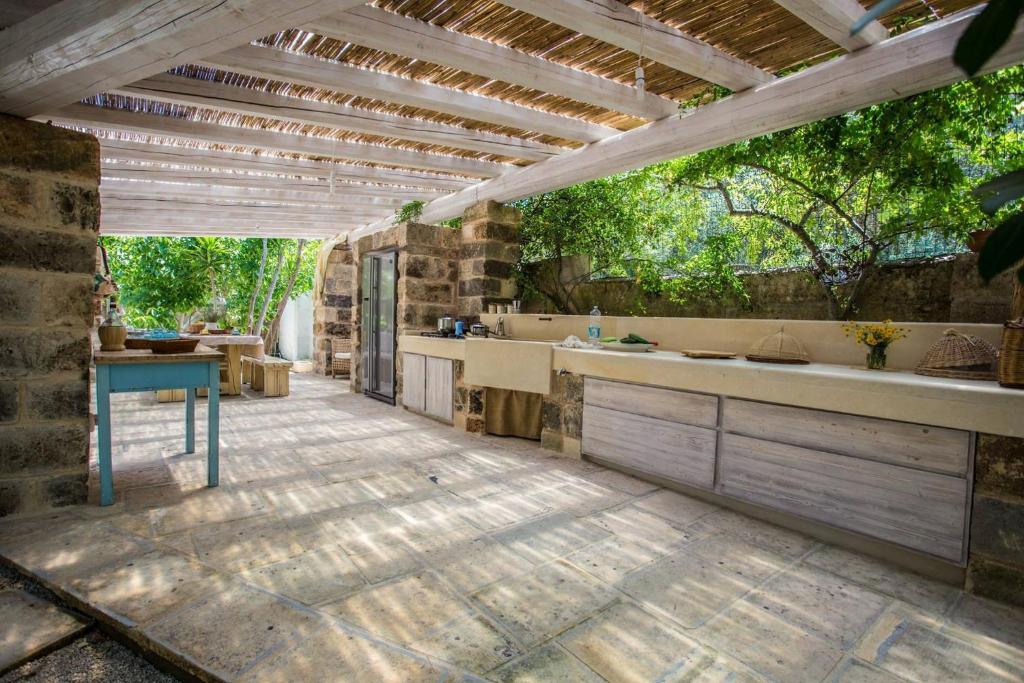an outdoor kitchen with a counter and a table at Villa Mimi' in Nardò