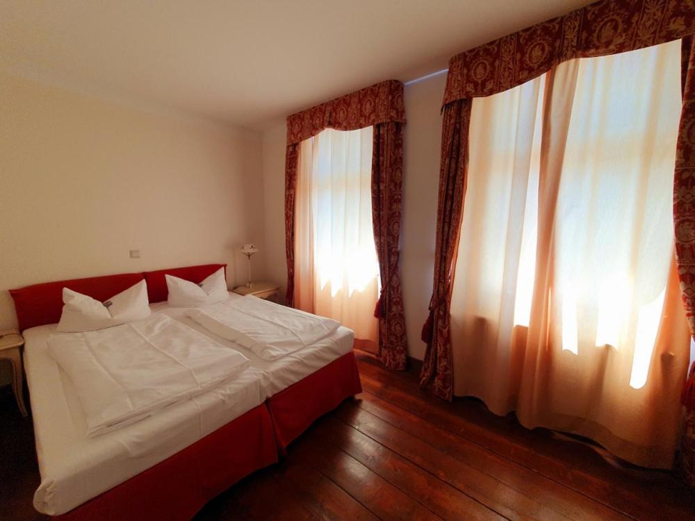 Postel nebo postele na pokoji v ubytování Hotel Adler