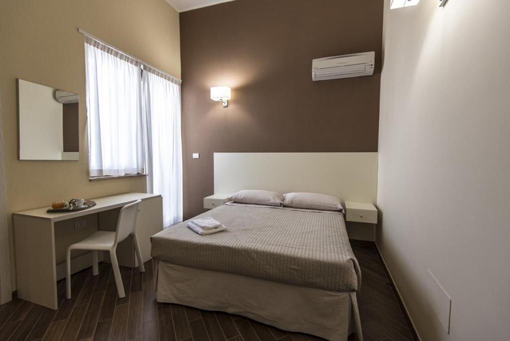 Postel nebo postele na pokoji v ubytování Golden House
