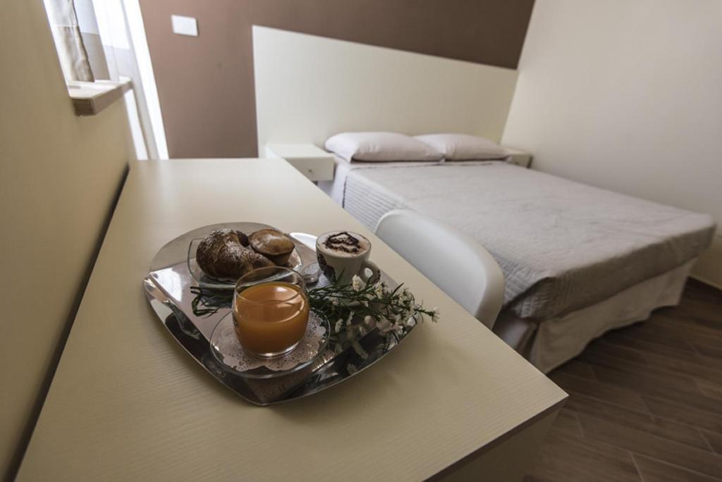 Postel nebo postele na pokoji v ubytování Golden House
