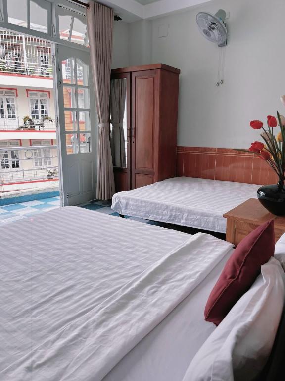 Voodi või voodid majutusasutuse Khách Sạn Ngọc Khánh toas