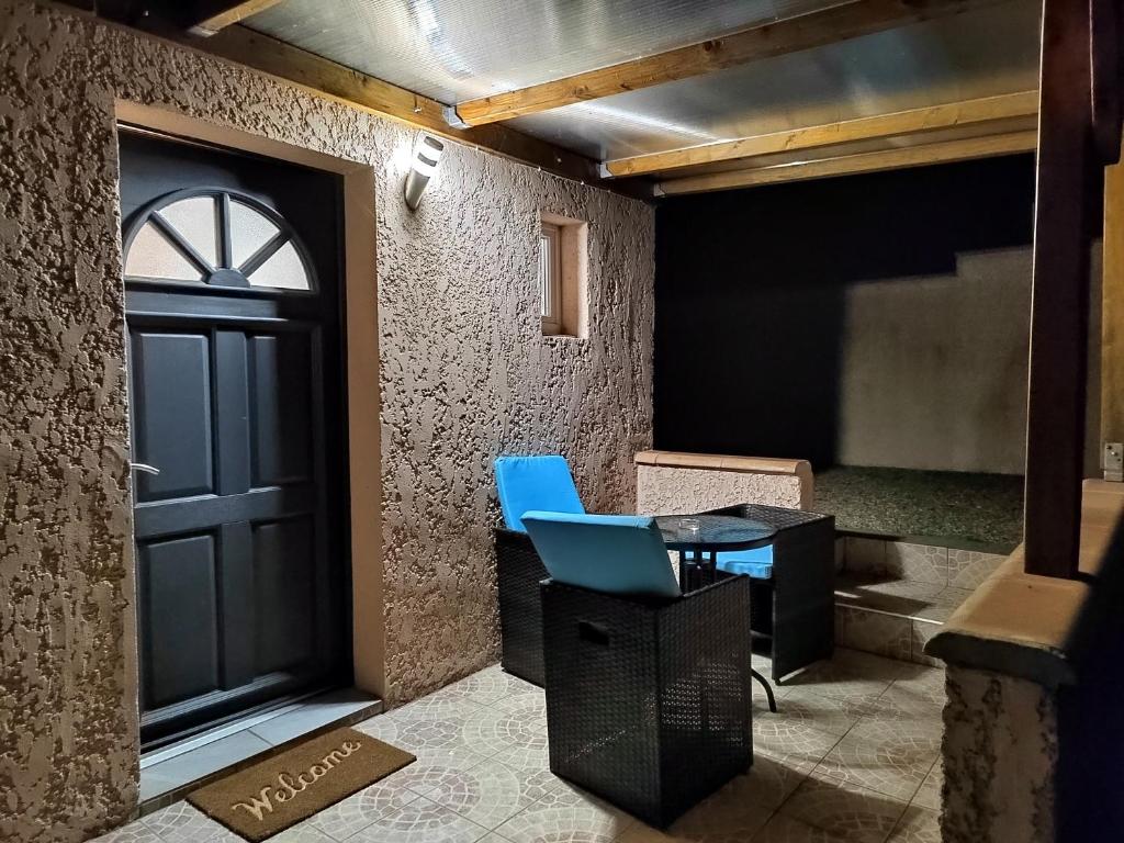 La RIVIERA maison avec rivière et jardin 35Mins de PARIS RER C à 600m